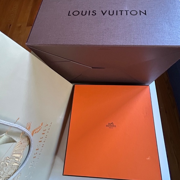 Hermes, Louis Vuitton, Burberry Bundle: Boxes, Gift Bag, Dust BagDesigner - Picture 3 of 16
